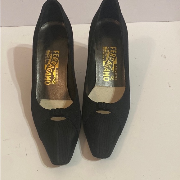 SALVATORE FERRAGAMO Women’s 7.5 3A Black Satin Bow Pointed Heels - Picture 2 of 10